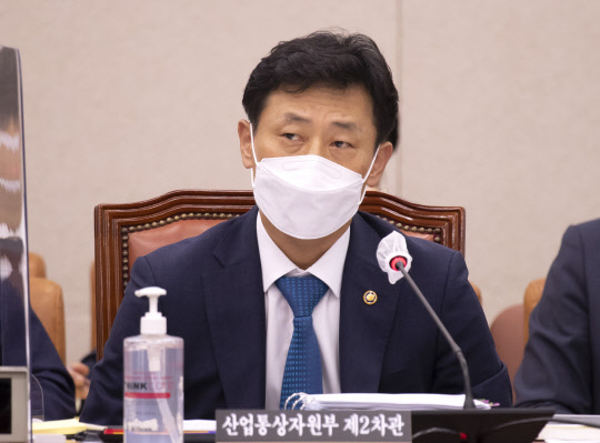 박기영 산업통상자원부 2차관이 지난 5일 국회 산업통상자원중소벤처기업위원회의 산업통상자원부 국정감사에서 의원들 질의에 답변하고 있다. 연합뉴스